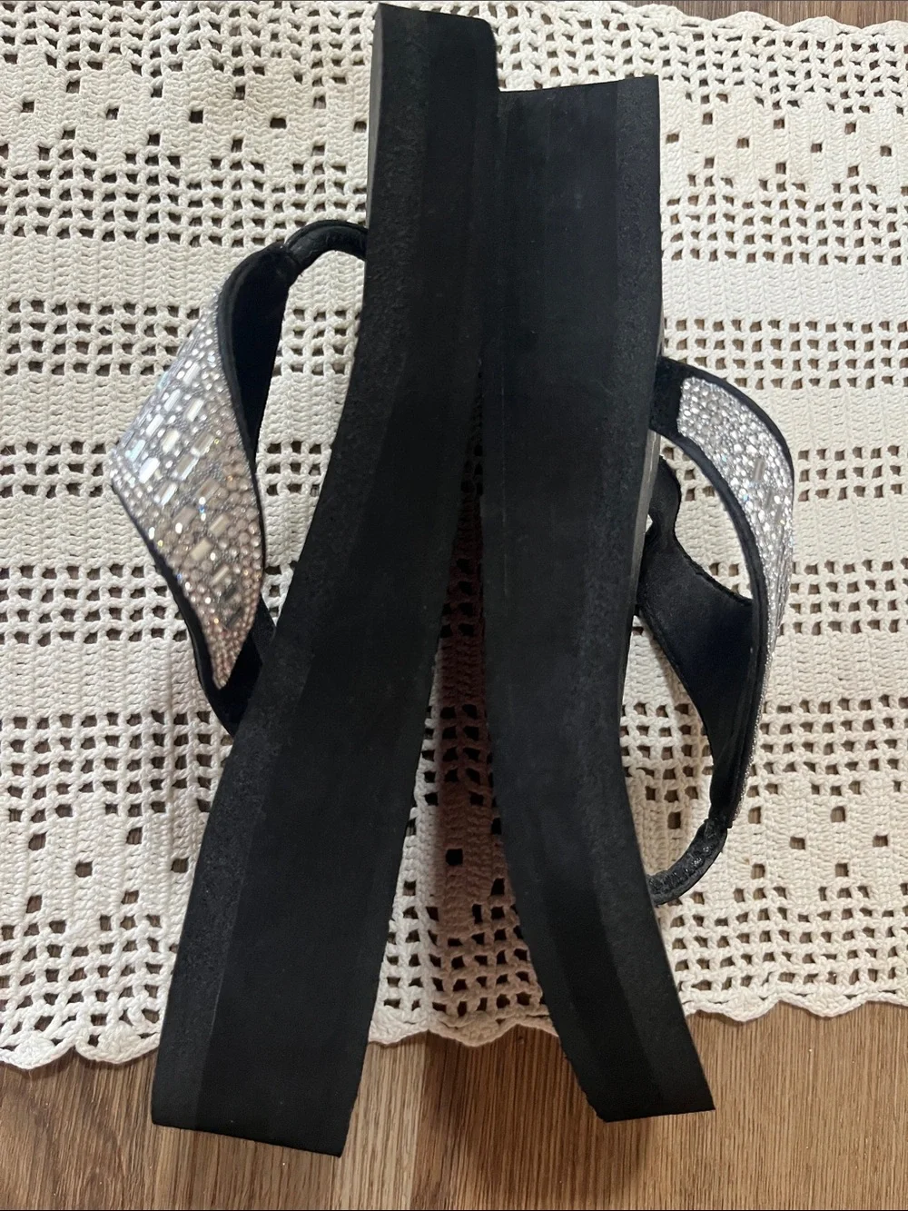 Skechers Black Platform Flip-Flops with Silver Rhinestone Straps size 7 NWOB